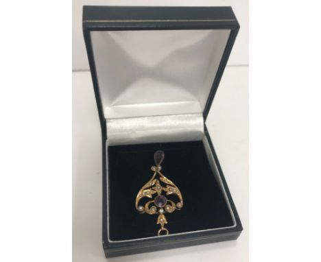 An Edwardian yellow metal amethyst and pearl set pendant, 4.5 cm including jump ring