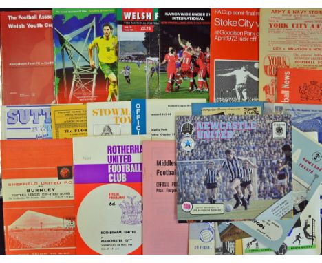 1960s Mixed Football Programmes to include 1962/3 Aston Villa v Liverpool, 1963/4 Bradford City, Chesterfield, Darlington, Do