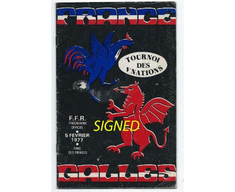 1977 France v Wales signed rugby programme - played at Parc Des Princes on Saturday 5th February and signed by the entire Wel