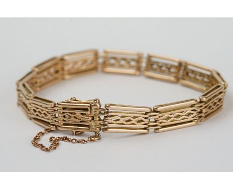 Edwardian 15ct yellow gold fancy gate link bracelet, tongue and box clasp with safety catch and chain, width approx 7mm, inte