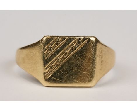 9ct yellow gold Gents signet ring, the square cartouche with bright cut decoration, tapered shoulders, ring size W½ 