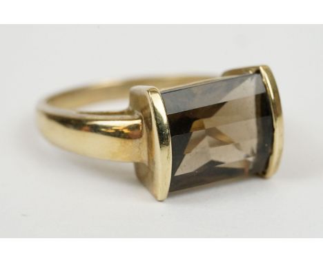 Smokey quartz 9ct yellow gold ring, the rectangular fancy cut smokey quartz measuring approx 9.5mm x 11mm, partial collet set