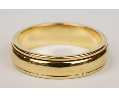 14ct yellow gold scarf ring, plain polished with reeded decoration, width approx 6mm, diameter approx 2.5cm 