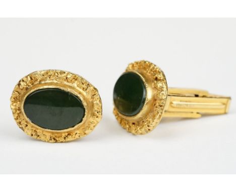 Green hardstone yellow metal panel and bar cufflinks stamped 10K, the oval cabochon cut hardstone panel measuring approx 13mm