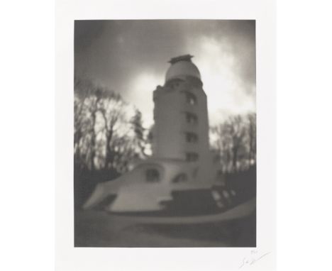 (See English version below)Hiroshi Sugimoto (Tokio 1948 – lebt in New York und Tokio). „Einstein Tower“. 2008Farblithografie 