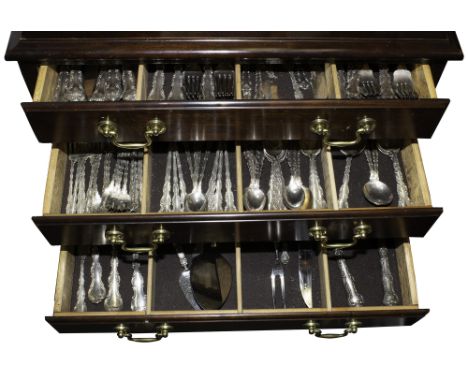 114 pieces total. Set includes: 11 French Hollow knives, 9 flat handle butter knives, 10 dinner forks, 16 salad forks, 19 oys