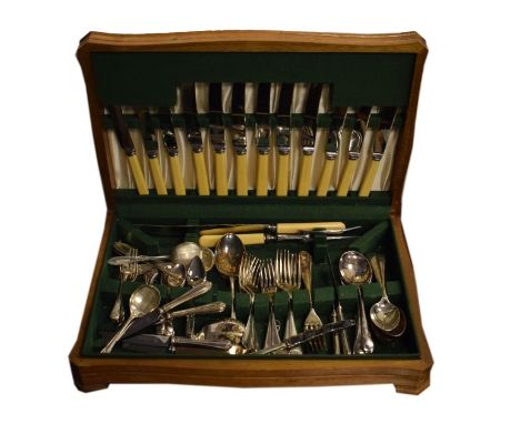 Vintage Golden Oak-cased canteen of silver plated flatware  