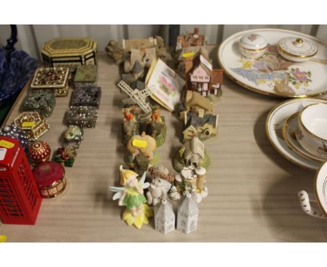 A collection of Lilliput Lane and David Winter model cottages; and other ornaments 