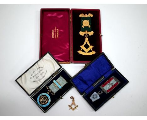 An Edwardian 9ct gold Masonic jewel - St John Lodge no. 623, 'Presented by his Brethren in Jamaica to War. Bro. C.P. Langmaid