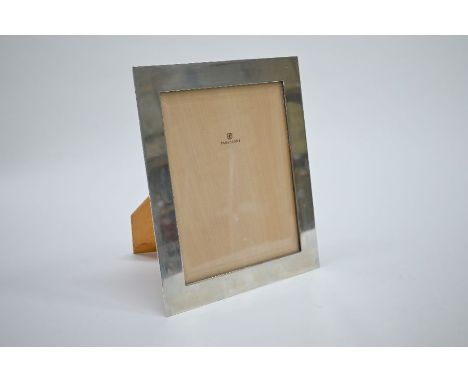 A Pampaloni design (Florence) silver easel photograph frame with bevelled glass pane, London 2000, 29 x 24cm