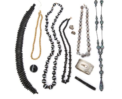 A collection of Victorian and later jewellery,&nbsp;comprising: a graduated banded agate bead necklace with concealed banded 