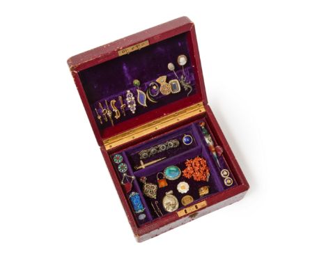 A group of jewellery, including: a hardstone cameo stick pin, the sardonyx cameo depicting Luna; a 'scarab' beetle stick pin 