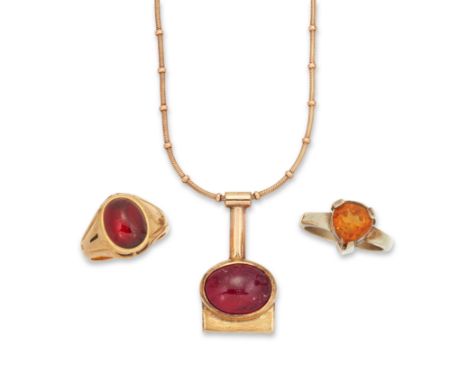 A group of jewellery, comprising: a cabochon pink tourmaline pendant, to a flexible bar link neckchain, stamped 375, a late 1