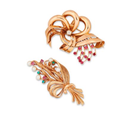 Two spray brooches, comprising an Italian synthetic ruby set spray brooch, stamped 750, circa 1960, length 5.4cm; and a cultu