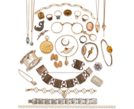 A group of jewellery,&nbsp;including: a 9ct gold blue topaz pendant, Edinburgh hallmarks, 2003; a 9ct gold single stone garne