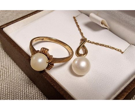 9ct Gold &amp; Pearl Dress Ring and Necklace