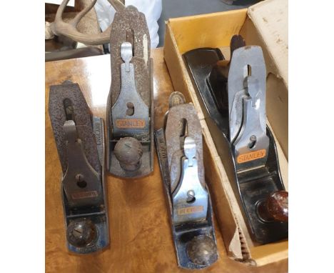 Set of 4 Woodworking Planes Tools, comprising 2 Record and 2 Stanley (one of which is a boxed Jack Plane)