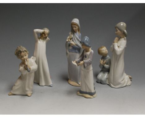 A Lladro figure group of a young girl and boy in prayer, printed mark verso, h.23cm; together with four other Lladro figures 