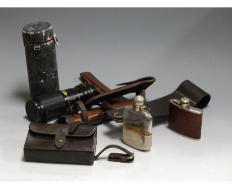 A small collection of miscellaneous items, to include an early 20th century hunting sandwich tin in fitted brown leather case