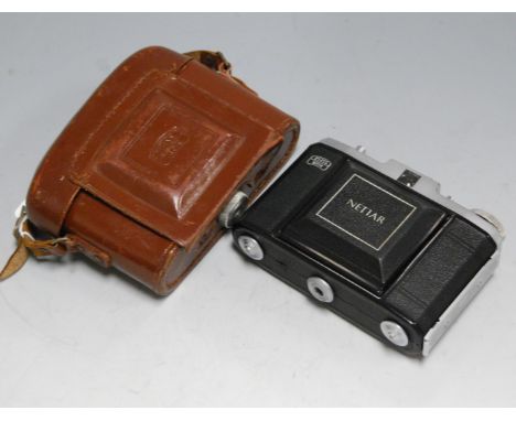 A Zeiss Ikon Nettar camera, in leather case