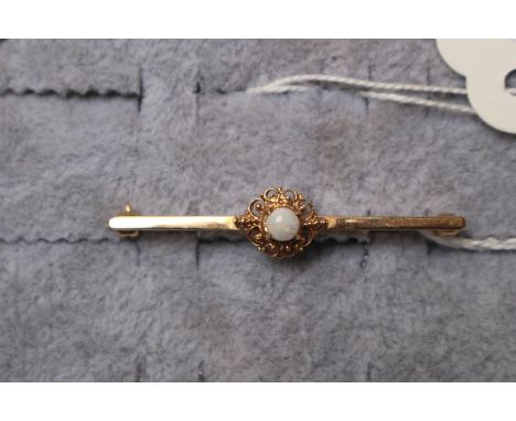 Good quality Ladies 9ct Gold Opal Bar brooch 3.1g total weight 