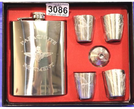 Parachute Regiment Hip Flask Set. P&amp;P Group 1 (£14+VAT for the first lot and £1+VAT for subsequent lots) 