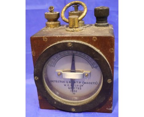 1942 dated British military issue galvanometer. P&amp;P Group 1 (£14+VAT for the first lot and £1+VAT for subsequent lots) 