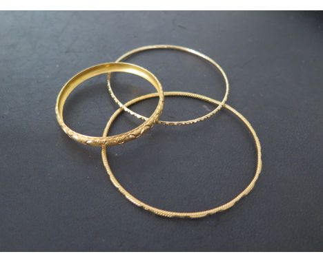 An Eastern gold child's bangle, 5.3cm external diameter, an Eastern gold bangle 7.3cm diameter, total weight approx 18.6 gram