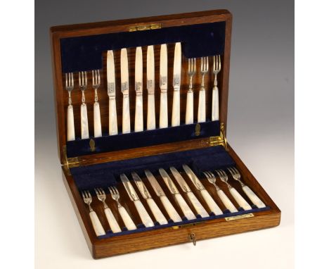 A George V canteen of silver cutlery, Issac Ellis and Sons, Sheffield 1931, the twelve-place canteen comprising fruit forks a