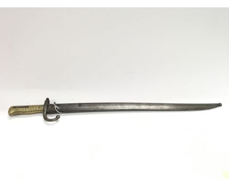 1868 chassepot (M1866) yataghan Bayonet. Pristine blade. Scabbard functioning leaf spring release catch.