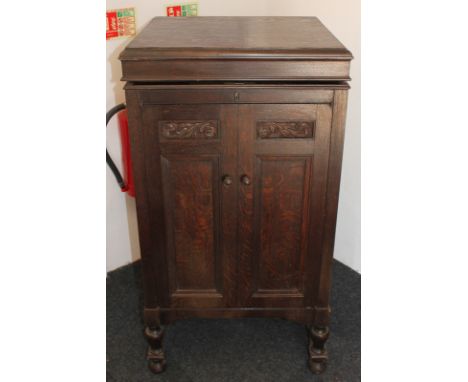 An early 20th century HMV oak cased gramophone player with two panelled speaker doors, 55cm