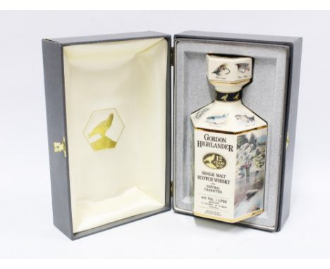 Gordon Highlander Single Malt Scotch Whisky with natural character, 12 years old, 43% vol, 1 litre in ceramic presentation de