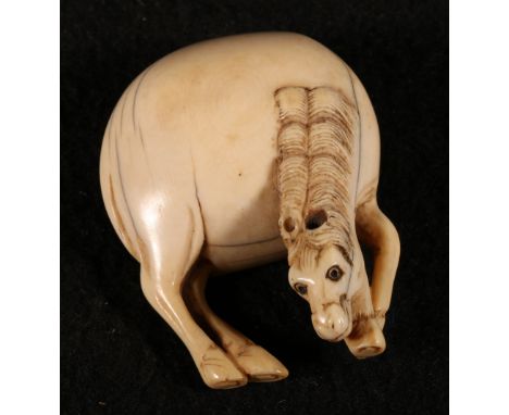 Well carved Japanese ivory netsuke in the form of a recumbent horse, Meiji, 6cm