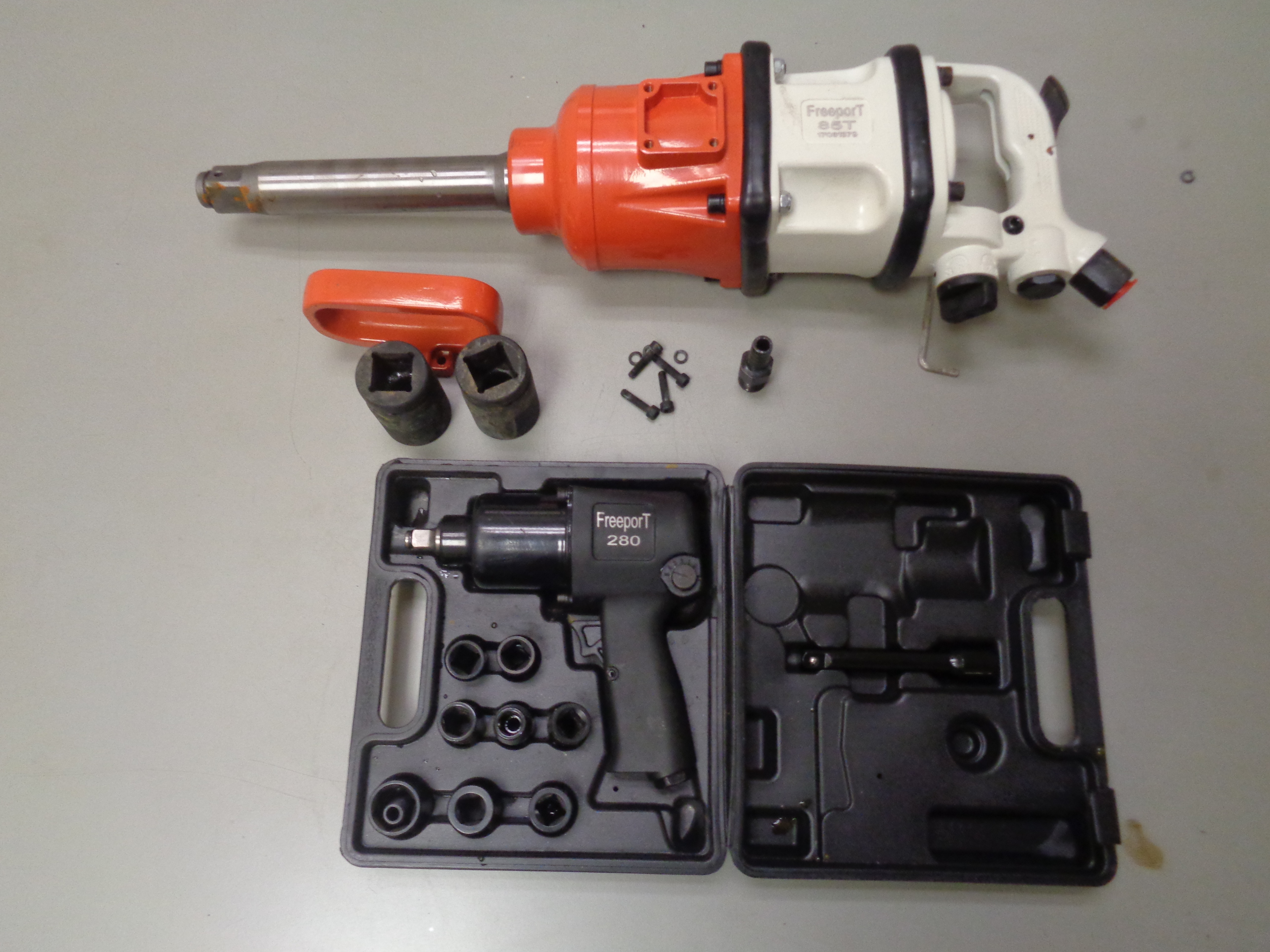 Lot of 2 Impact Guns 1 Brand New 1in Drive Impact Gun 1 Brand New 1/2in