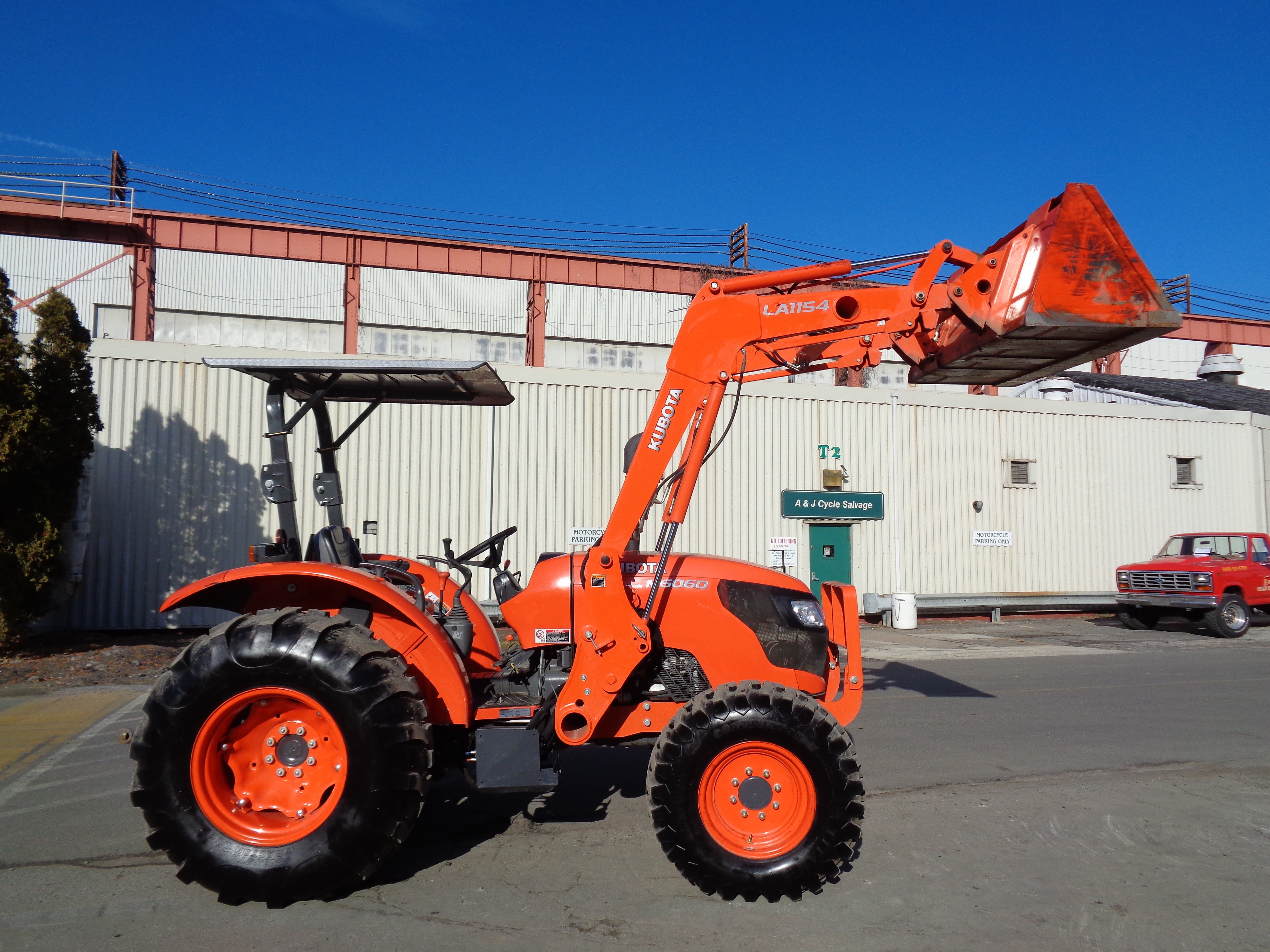 Make: Kubota Model: M6060 SN: 61972 Year: 2016 Hours: 124 4x4 72in Bucket
