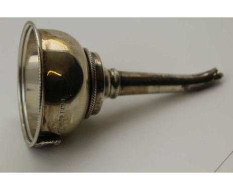 A GEORGIAN DESIGN SILVER WINE FUNNEL, of two part form with rope twist rim and cast scallop shell, Birmingham late 20th centu