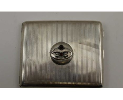 HENRY MATTHEWS AN EARLY 20TH CENTURY SILVER CIGARETTE CASE, the engine turned case, inset a decorative roundel with cabochons