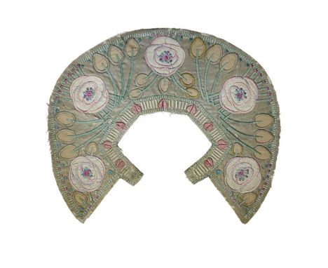 ANN MACBETH (1875-1948) GLASGOW SCHOOL COLLAR, CIRCA 1900 padded silk ground, with appliqué of silk, embroidered in silk thre