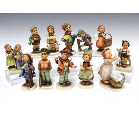 Shelf of Hummel / Goebel figures, tallest 14cm (12)