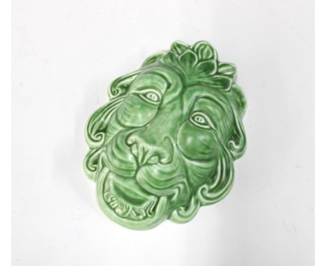 Crown Ducal green lion wall pocket, 19cm