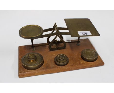 Edwardian brass scales with weights, 25 x 9cm