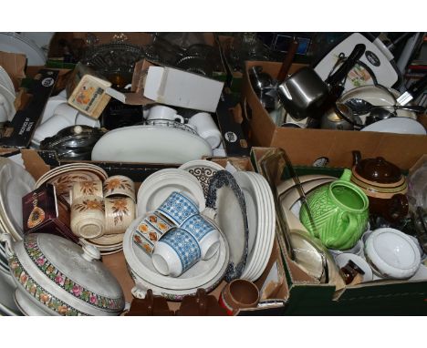 EIGHT BOXES AND LOOSE DINNER AND KITCHEN WARES, to include JAJ Pyrex bowls and plates, a Meyer frying pan - as new with tags 