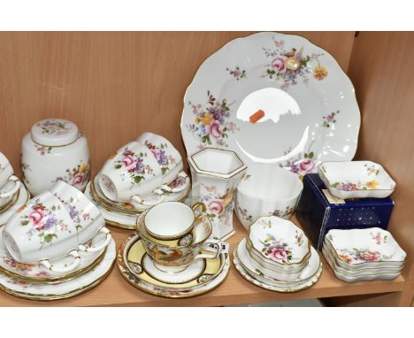 A COLLECTION OF ROYAL CROWN DERBY TEA AND GIFT WARES, to include an Olde Avesbury teacup and saucer, a hand painted coffee ca