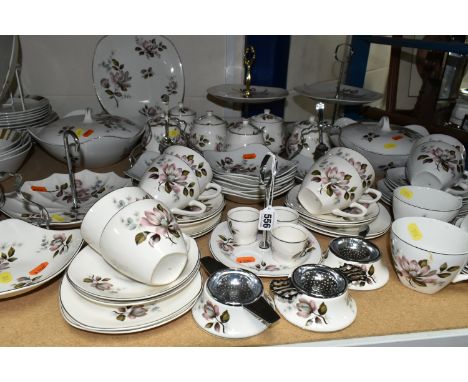 A QUANTITY OF MIDWINTER STYLECRAFT 'KASMIR' PATTERN TEAWARE, comprising preserve dishes, tea strainer holders, tea cups, sauc