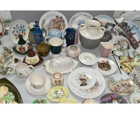A GROUP OF HORNSEA, POOLE POTTERY AND CARLTON WARE CERAMICS, to include a Hornsea Classic twin handled vase, a Hornsea Summit