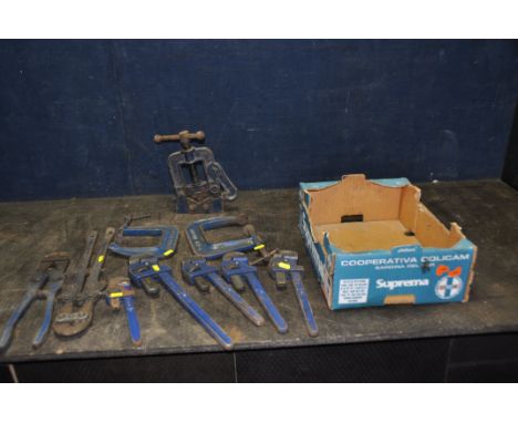 A TRAY CONTAINING RECORD TOOLS comprising of a No92 pipe clamp, a 10in, a 18in and three 14in Stilson’s, a 914 Clipper, a 600