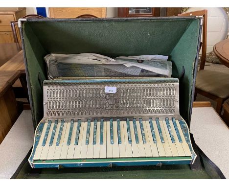 Vintage Casali Verona piano accordion