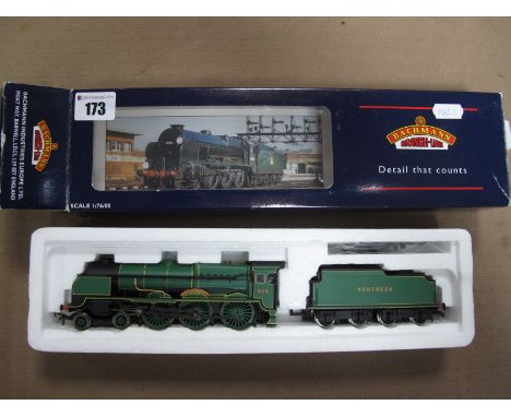 Bachmann Ref 31-407 "OO" Gauge/4mm S.R "Lord Nelson" Class 4-4-0 Steam Locomotive, and eight wheel  tender - S.R Malachite gr