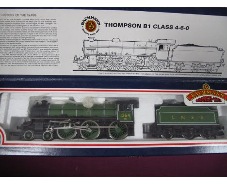 Bachmann "OO" Gauge/4mm Ref 31-700 Thompson B1Class 4-6-0 Steam Locomotive, and six wheel tender LNER green R/No 1264, excell