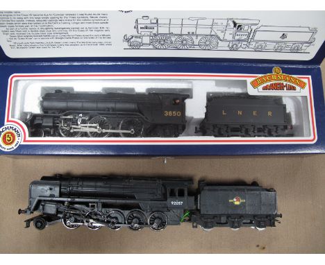 Two 'OO' Gauge/4mm Steam Locomotives, Bachmann Ref. 31.556 2-6-2, Class V2, L.N.E.R unlined black R/No. 3650, (incorrect box 